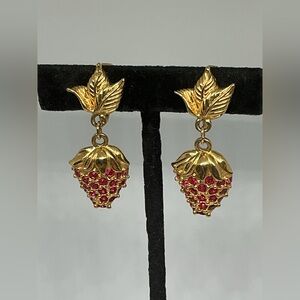 VTG Avon Strawberry Dangle Clip On Earrings Red Rhinestone